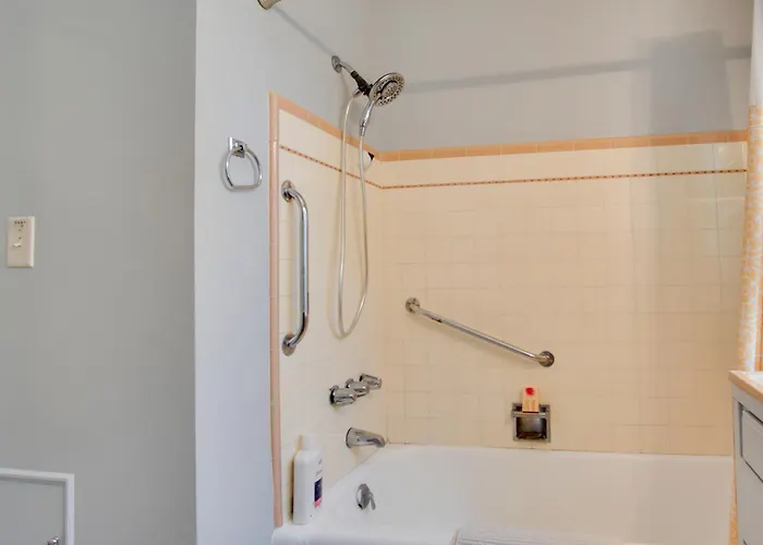 Holiday home 5 Mi To Dtwn: Tuscon Escape W/ Yard & Patio!