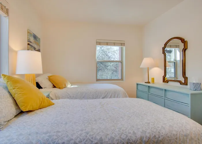 5 Mi To Dtwn: Tuscon Escape W/ Yard & Patio! Holiday home Tucson