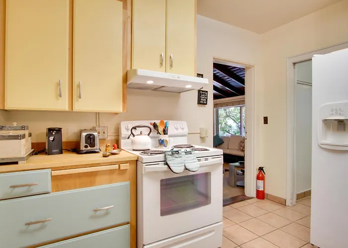 5 Mi To Dtwn: Tuscon Escape W/ Yard & Patio! Holiday home