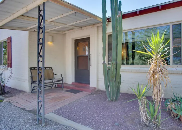 5 Mi To Dtwn: Tuscon Escape W/ Yard & Patio! Holiday home