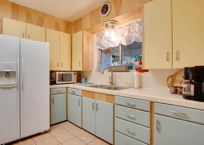 Holiday home 5 Mi To Dtwn: Tuscon Escape W/ Yard & Patio! *