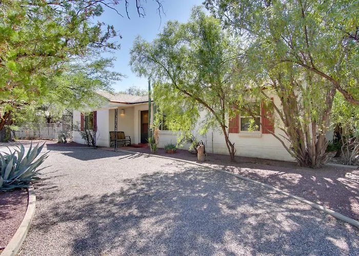 5 Mi To Dtwn: Tuscon Escape W/ Yard & Patio! Holiday home
